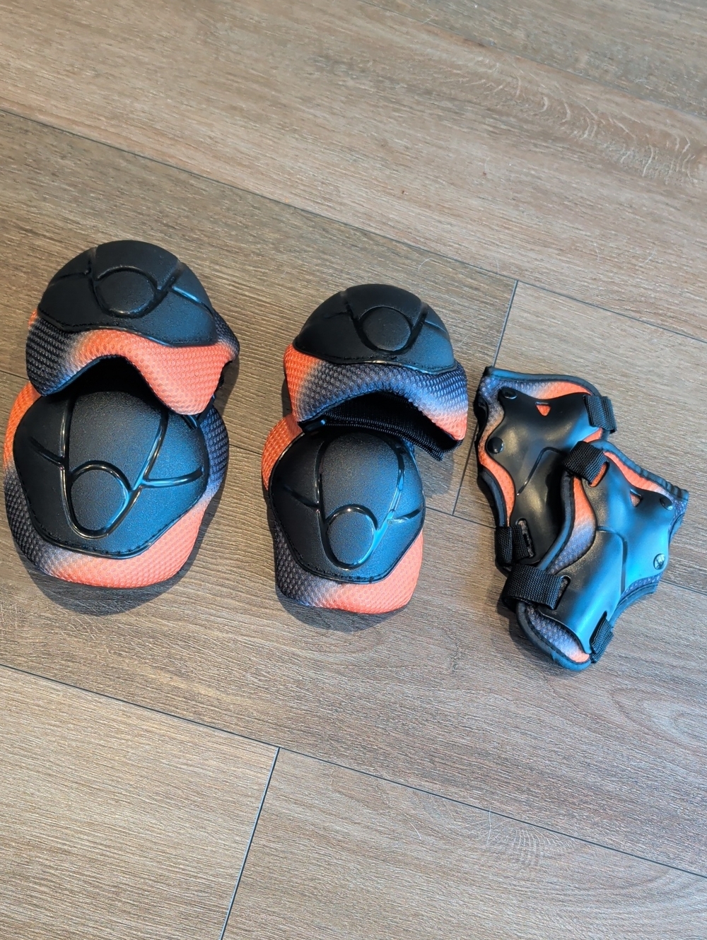 Kids Protective Knee Elbow Wrist Pads - Black & Orange. Size M